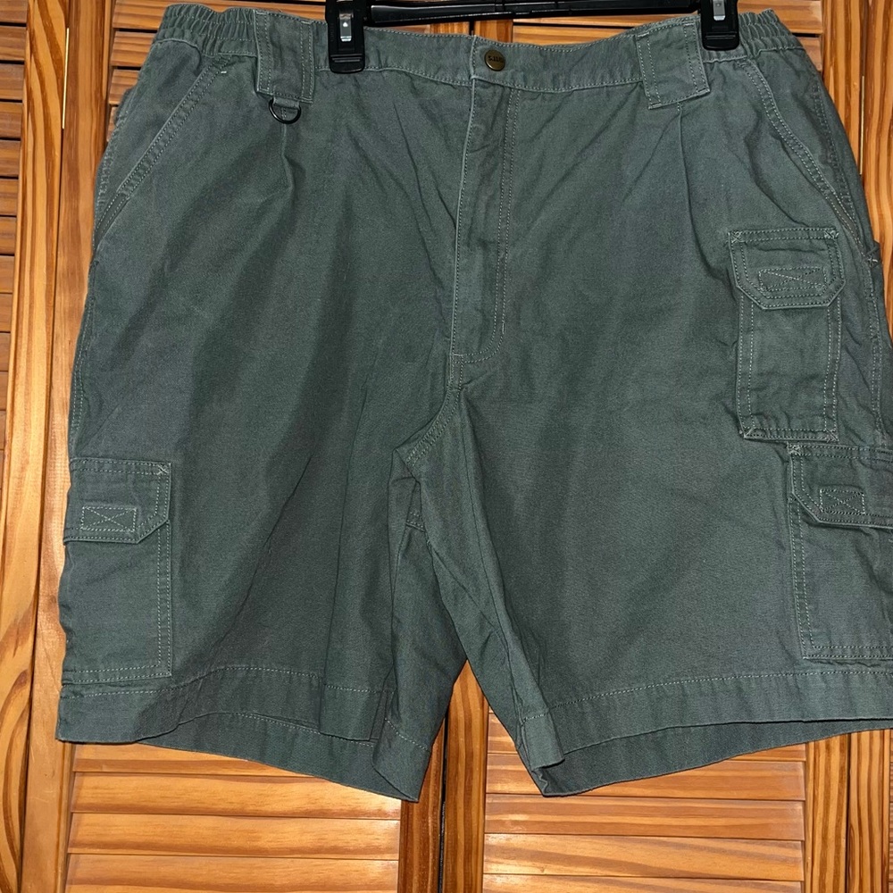 5.11 Tactical Green Durable Cargo Shorts Size 42‎